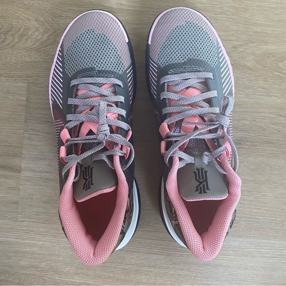 Nike Kyrie Flytrap V Moon Fossil/Med Soft Pink Sail - Picture 5 of 8